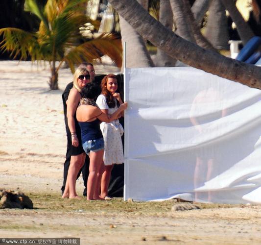 鲁尼谈03年被拍到在吃超大棒棒糖：买来的目的只是想把他砸碎