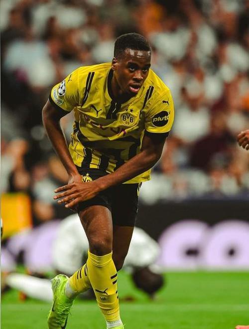 多特没卖说明书？吉滕斯7场259分钟0球0助，英超又一个“007”