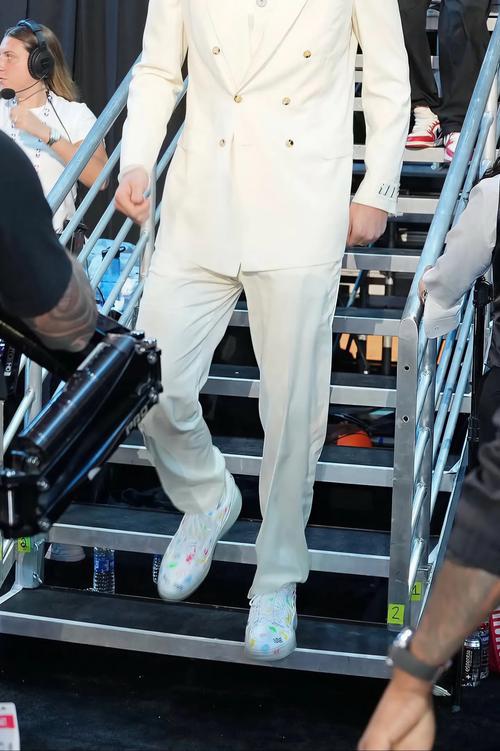 美女记者：杨瀚森已经是全球巨星了 他的影响力不只在球场上