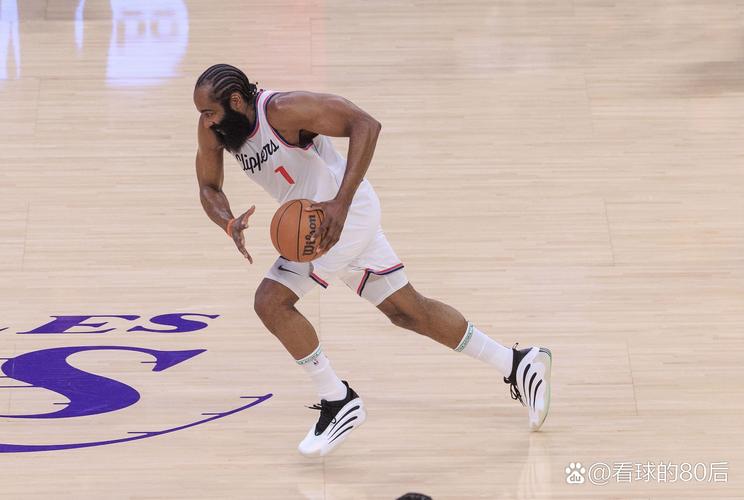 努力掌舵但船翻了!哈登12中5得15分3篮板11助攻 三分9中2