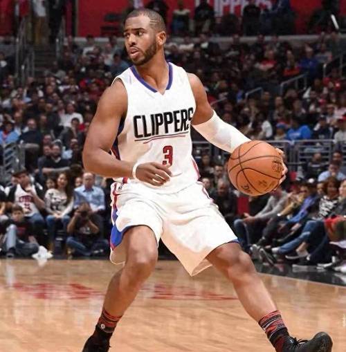 回归快船首个运动战进球！保罗拿到前场板后 带到底角射中三分