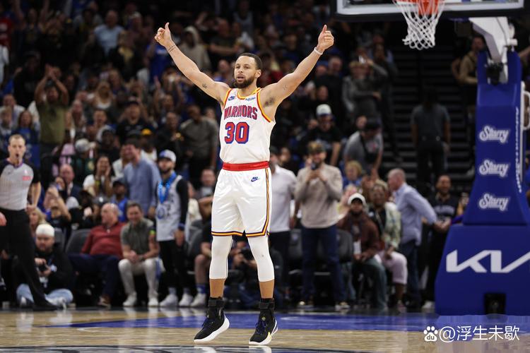 苦苦支撑!库里三节20中12独得35分5板2帽 球队仍落后12分