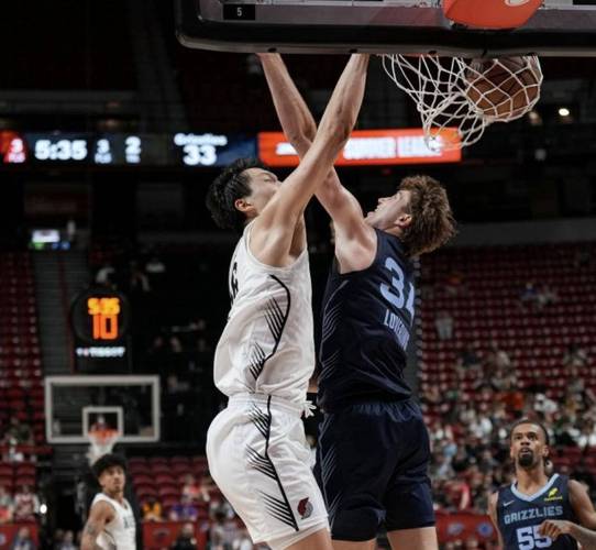 媒体人:背靠背库里对着约基奇和杨瀚森连续惩罚 实在是太可怕