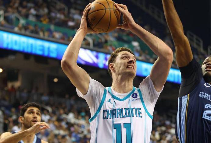 25封盖10抢断！新秀卡尔克布伦纳和文班是仅有两位达到此数据球员