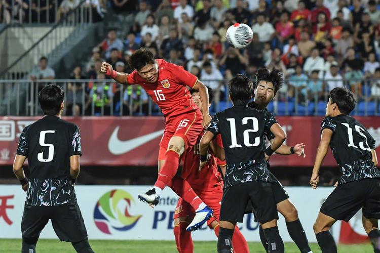 U16国足4-0领先！谢晋爆射中框，张柏霖补射破门+模仿哈兰德庆祝