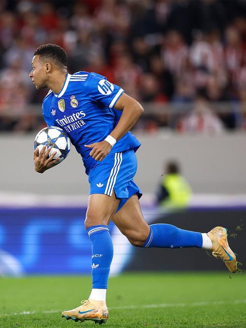 上演大四喜，官方：姆巴佩当选本轮欧冠最佳球员