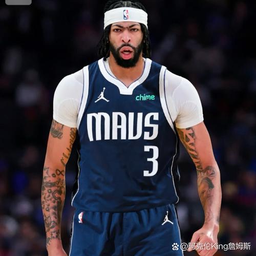 里夫斯打趣：不知浓眉为何想要我的球衣 他是篮球史上最佳之一