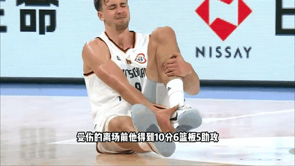 吉莱斯皮谈扭伤脚踝：记分台和球场之间有一点空隙&我踩了进去